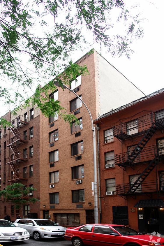 Building Photo - 411 W 24th St