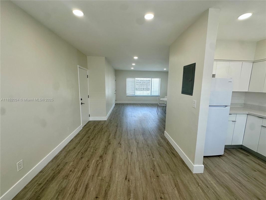 Building Photo - 8125 Hawthorne Ave