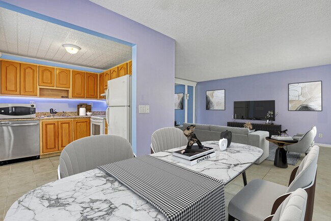 Building Photo - 437 Flanders I