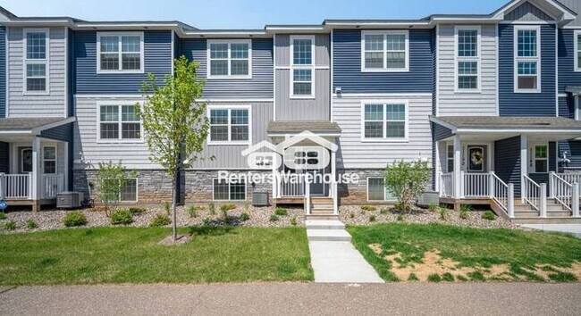 Foto del edificio - Available February 1 - beautiful 3 bedroom, 2 bathroom townhome in Dayton!
