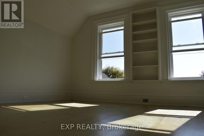 Building Photo - 14 Halliday St