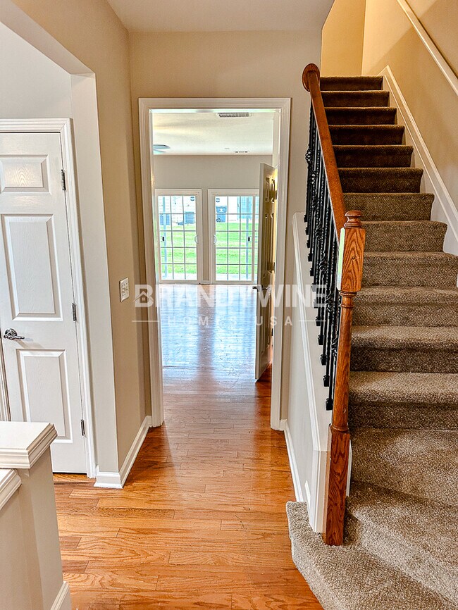 Building Photo - ONE MONTH FREE!!