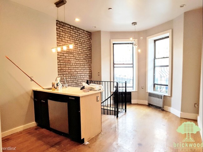 Building Photo - 169 Rogers Ave