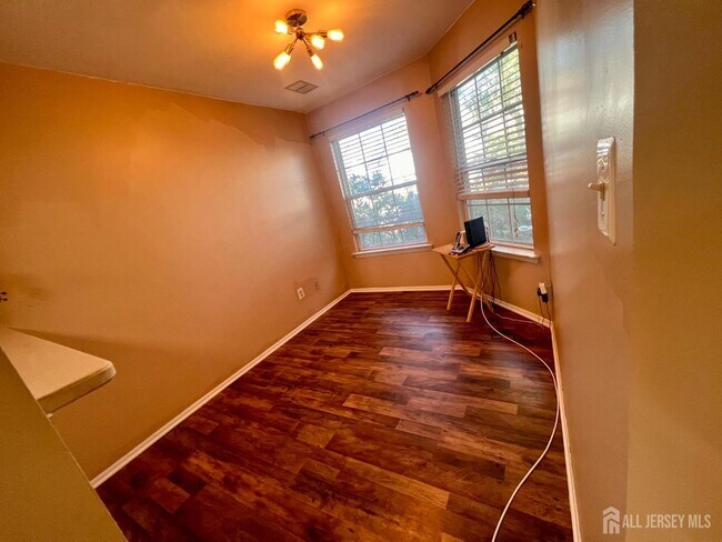 Foto del edificio - 404 Draco Rd