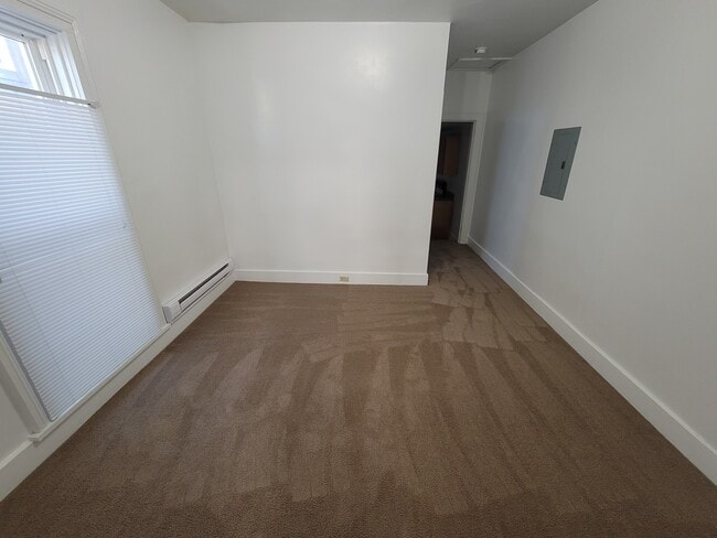 Foto del edificio - 327 W 9th St