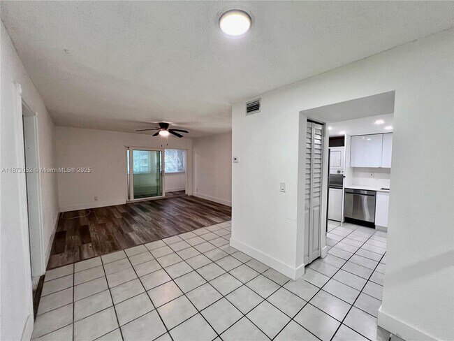 Building Photo - 805 SW 30th St