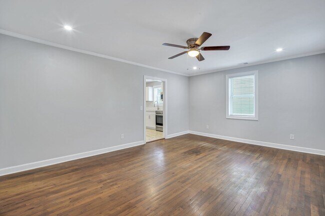 Building Photo - 415 E 65th St