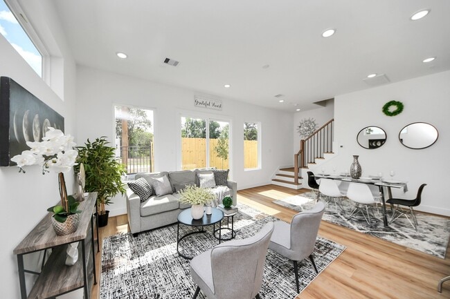 Foto del edificio - 2432 Harrington St