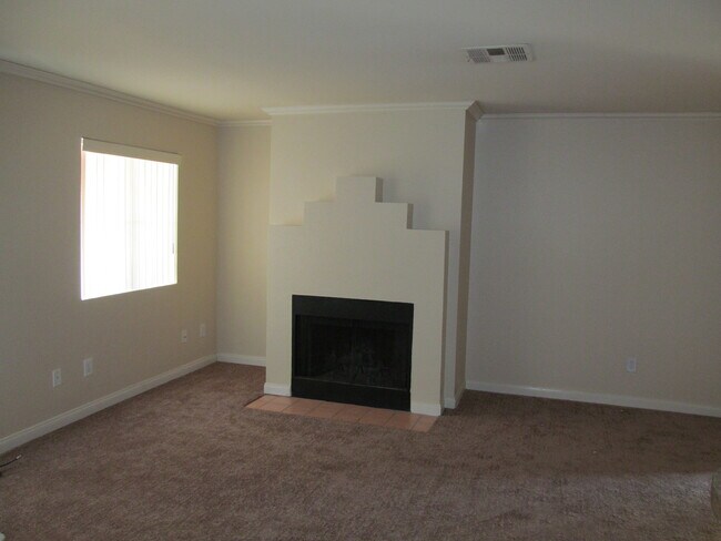 Building Photo - 2 BED 2 BATH DOWNSTAIRS APARTMENT  FOR REN...