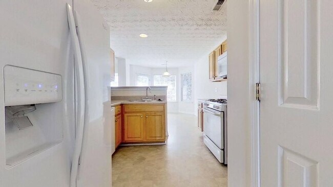 Building Photo - 5119 Eagle Creek Dr