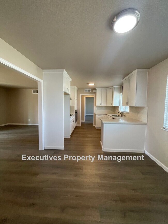 Foto del edificio - 140 Juniper Ave