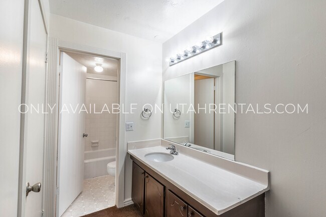 Foto del edificio - 4370 S Highland Dr