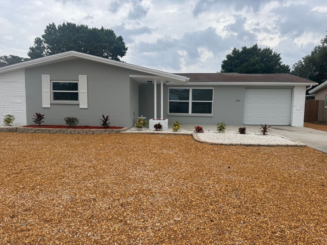 Foto principal - Renovated 2/2 available now !