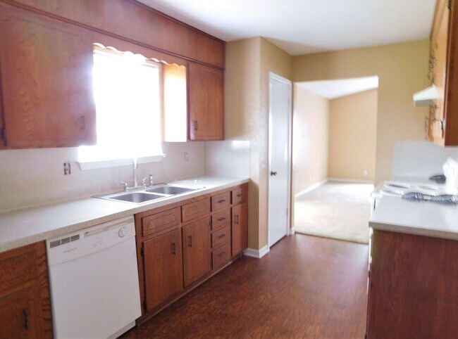Building Photo - 1606 Daude Ave