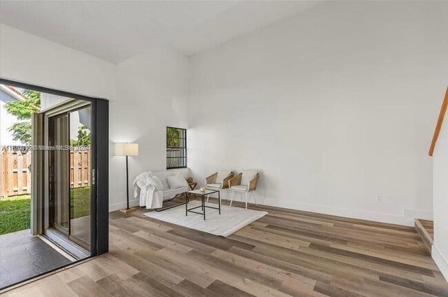 Building Photo - 2512 SW 113th Ct