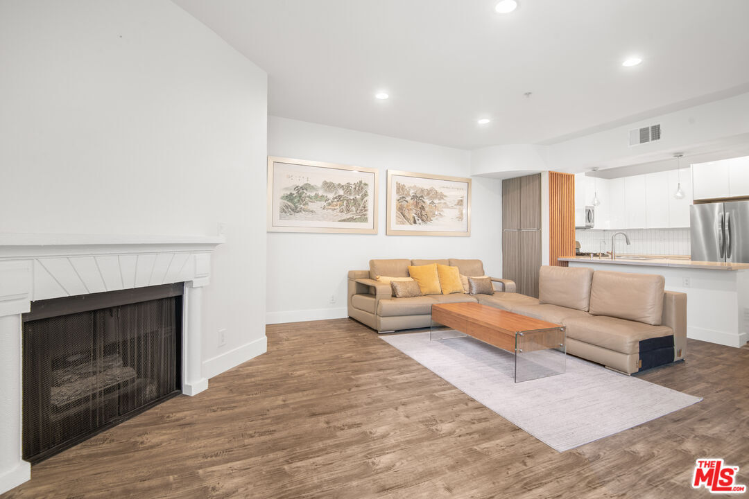 Primary Photo - 620 S Gramercy Pl