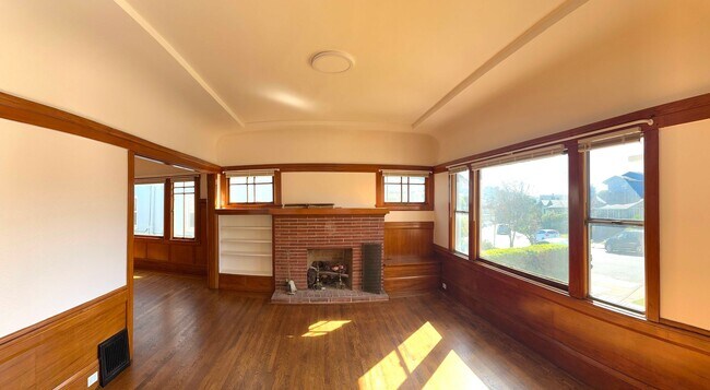 Foto del edificio - UPDATED BRIGHT 1500sf 3BR/1.5BA Home Westw...