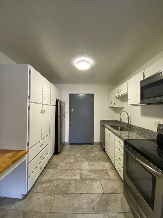 Foto del edificio - Studio Apartment - Available August 10th