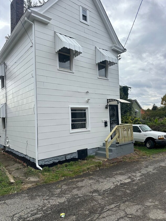 Foto principal - 7515 Melrose St