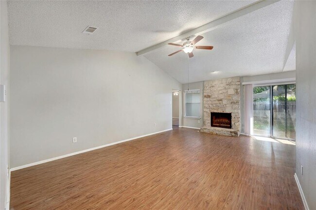 Foto del edificio - 12601 Europa Ln