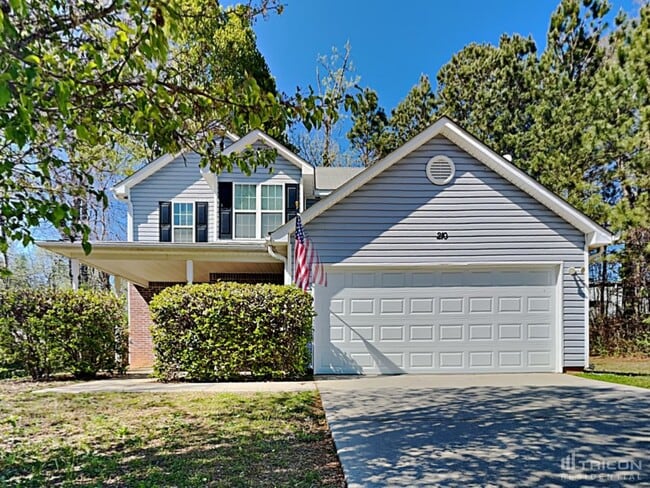 Building Photo - 210 Railside Dr
