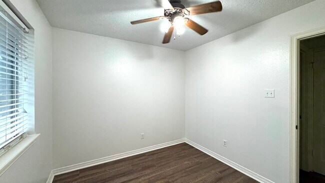 Foto del edificio - 6422 Diamond Rock Dr