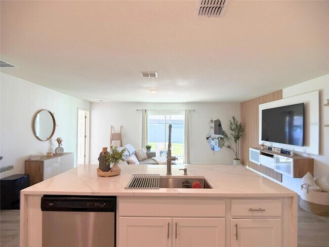 Foto del edificio - 4394 SW 170th Street Rd