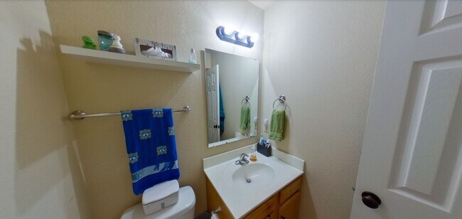 Foto del edificio - 3D Tour Available - West-Side Townhome + W...