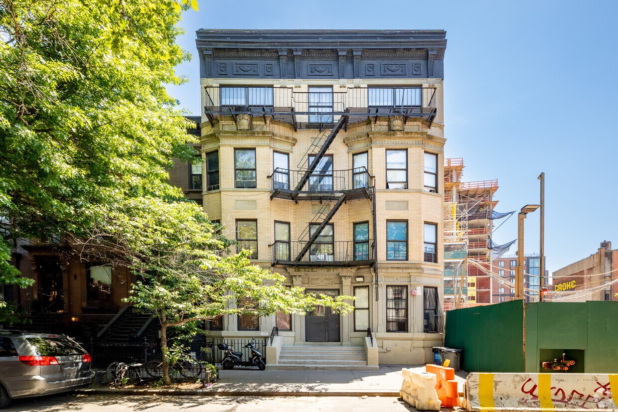 Building Photo - 22 Halsey Street