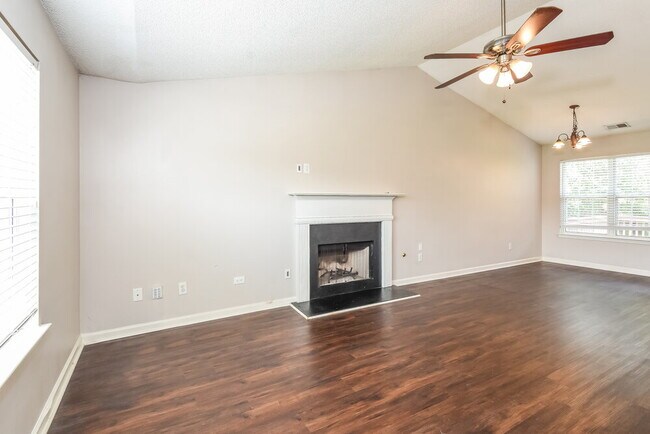 Building Photo - 3105 Brookfield Dr SW