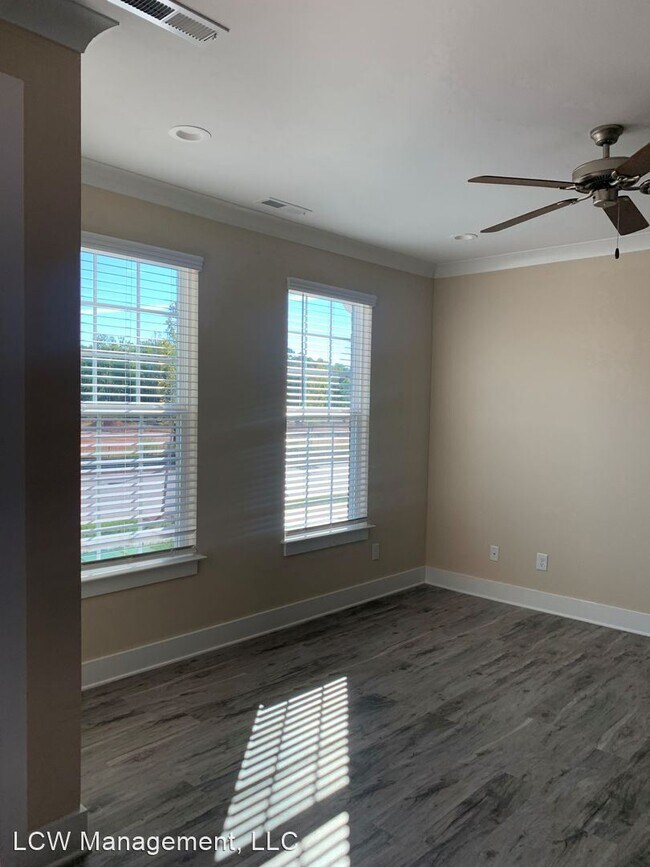 Building Photo - 3 br, 2.5 bath House - 1775 Welden Village...