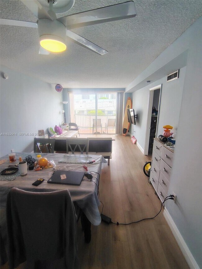 Foto del edificio - 3716 NE 168th St