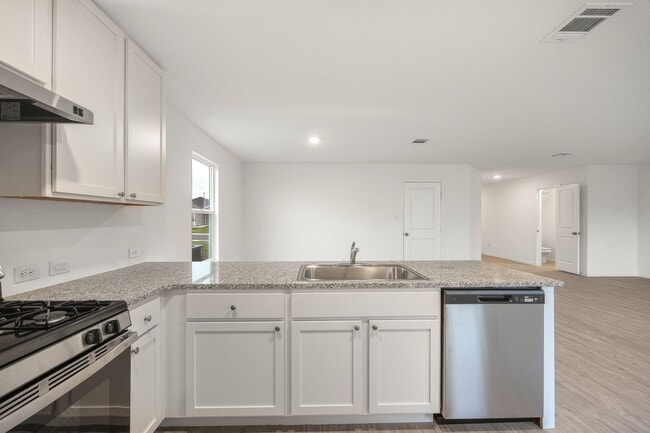 Building Photo - REDUCED DEPOSIT!!!   Brand New Open Floor ...