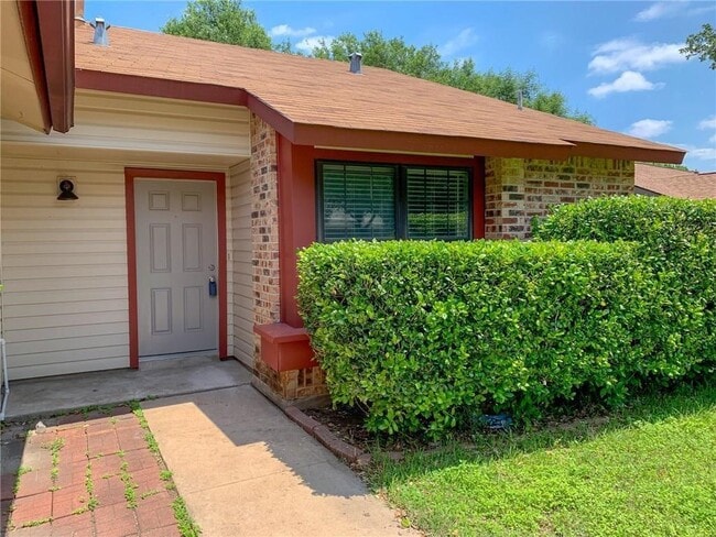 Building Photo - 1604 Holstein Dr