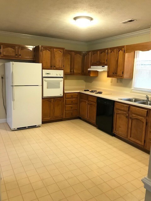 Building Photo - Duplex / Burlington
