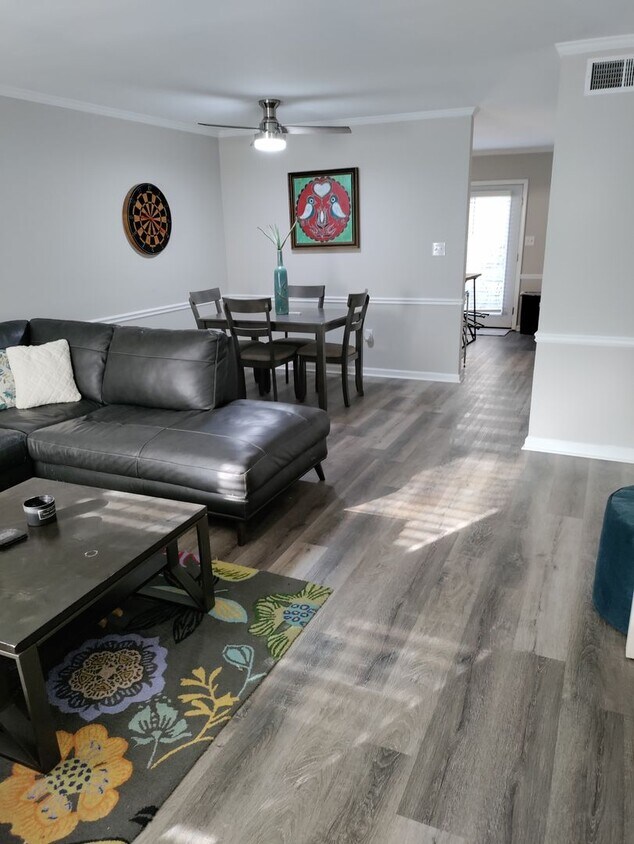 Primary Photo - FURNISHED OPTION - Cute Sleepy Hollow Flat...