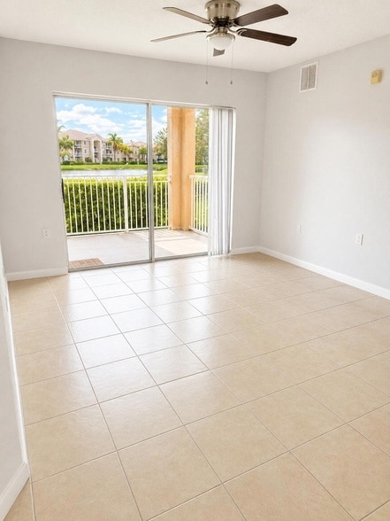 Building Photo - 281 SW Palm Dr