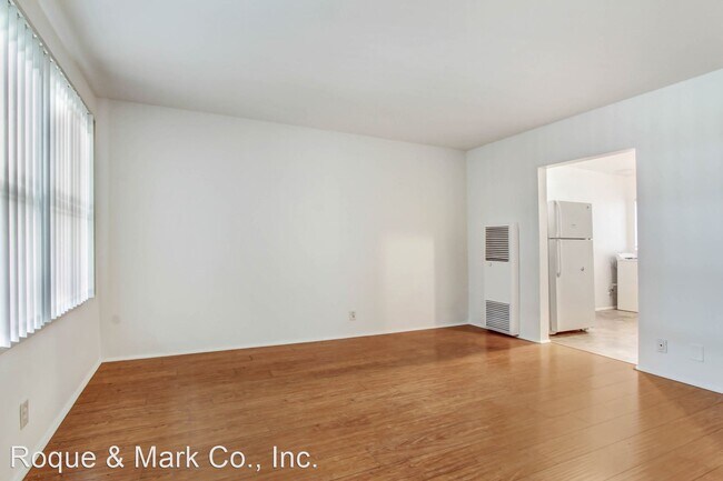 Building Photo - Studio, 1 bath Apartment - 10908 Santa Mon...