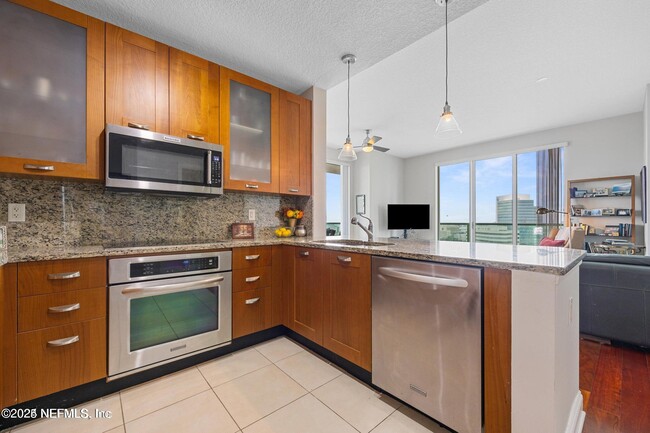 Building Photo - 1431 Riverplace Blvd