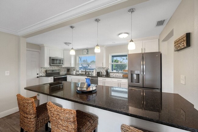 Building Photo - Charming 3BR House in Cape Coral - Gulf Ac...