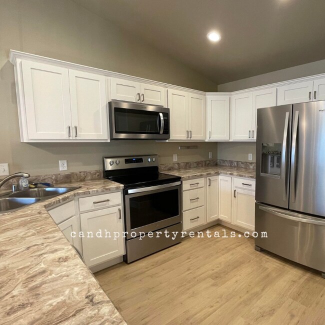 Building Photo - 1417 Columbine Dr