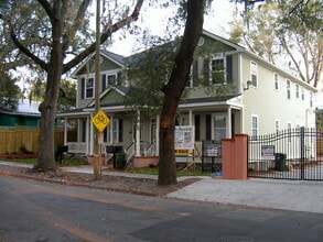 Building Photo - 406 E 38th St