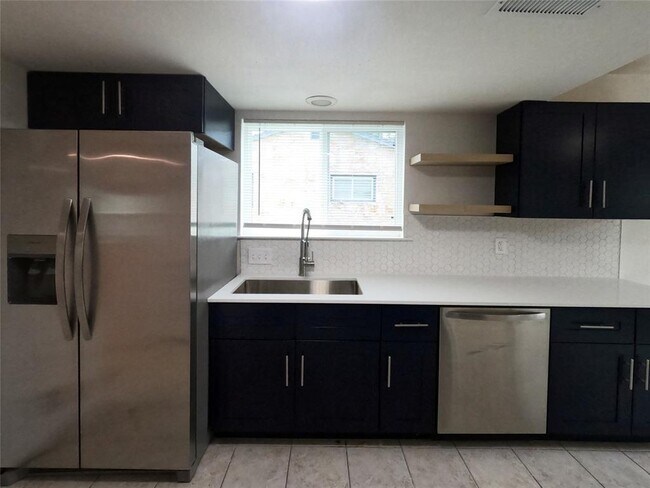 Building Photo - 10803 El Salido Pkwy