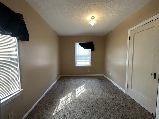 Building Photo - 4105 E Orme St