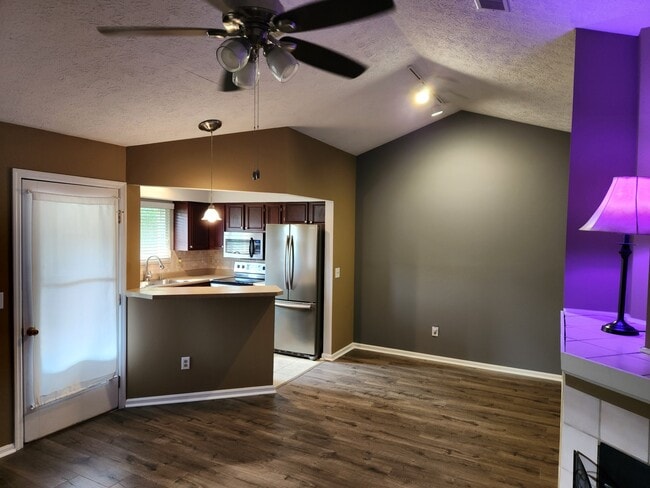 Building Photo - 1164 Captains Bridge