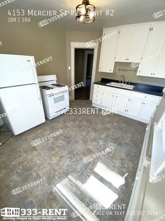 4153 Mercier St Unit 2, Kansas City, MO 64111 Room for Rent in