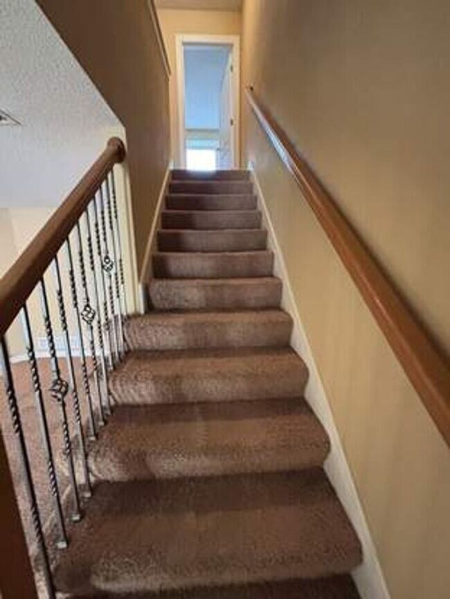 Foto del edificio - Spacious 2BR 2.5 BA Home w/ Granite tops + Garage in Blue Springs