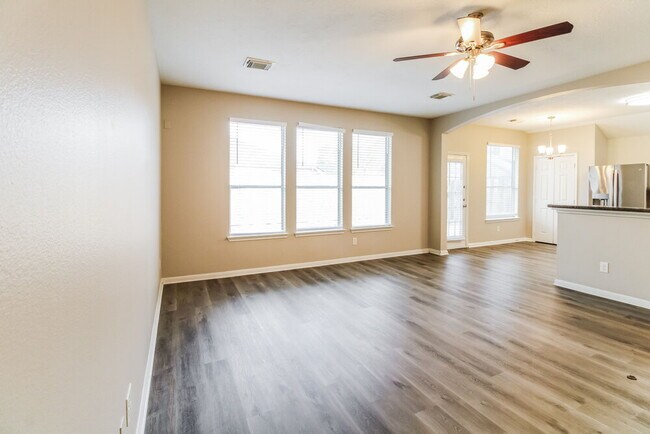 Foto del edificio - 410 Cedar Lake Dr