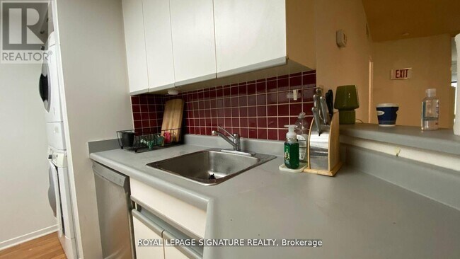 Building Photo - 1001 Bay St.