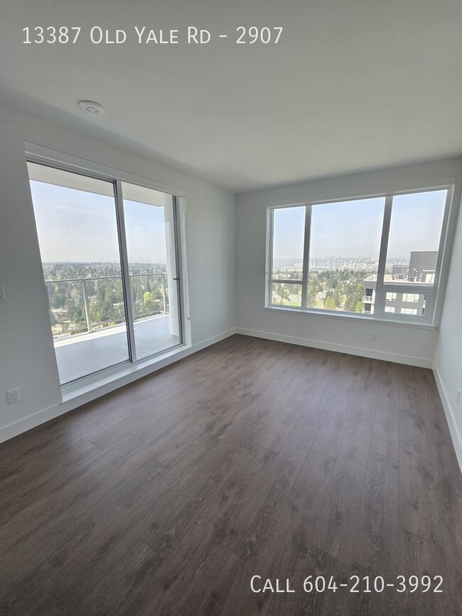 Building Photo - Brand New Condo!